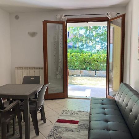 Appartamento Il Faro Con Giardino In Residence Con Piscina Десенцано дел Гарда Екстериор снимка