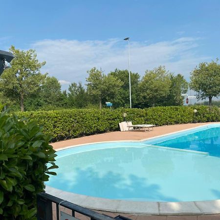 Appartamento Il Faro Con Giardino In Residence Con Piscina Десенцано дел Гарда Екстериор снимка