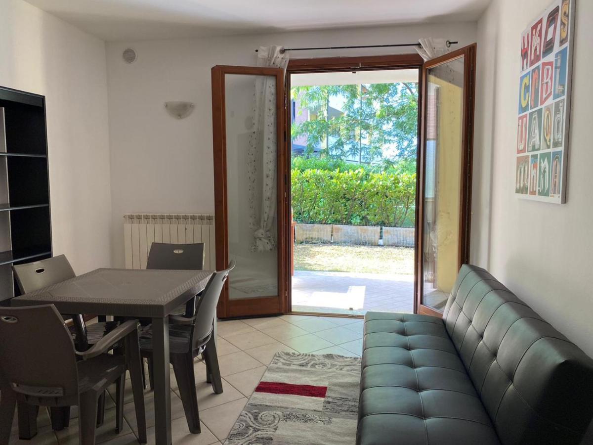 Appartamento Il Faro Con Giardino In Residence Con Piscina Десенцано дел Гарда Екстериор снимка