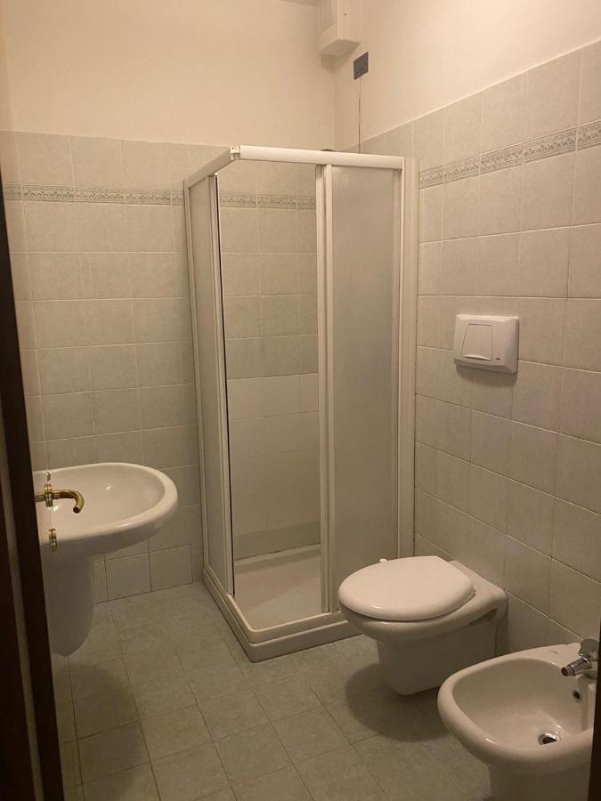 Appartamento Il Faro Con Giardino In Residence Con Piscina Десенцано дел Гарда Екстериор снимка