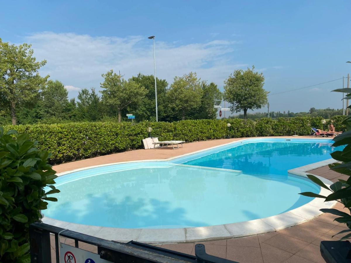 Appartamento Il Faro Con Giardino In Residence Con Piscina Десенцано дел Гарда Екстериор снимка